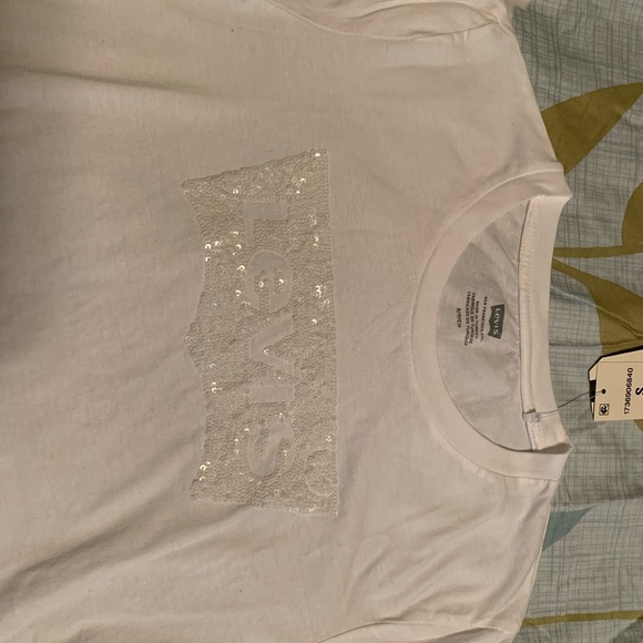 New levis t-shirt - Picture 2 of 2